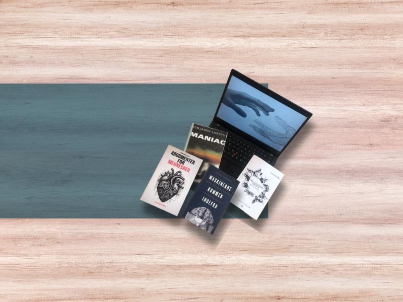 Fire bogforsider oven på en computer